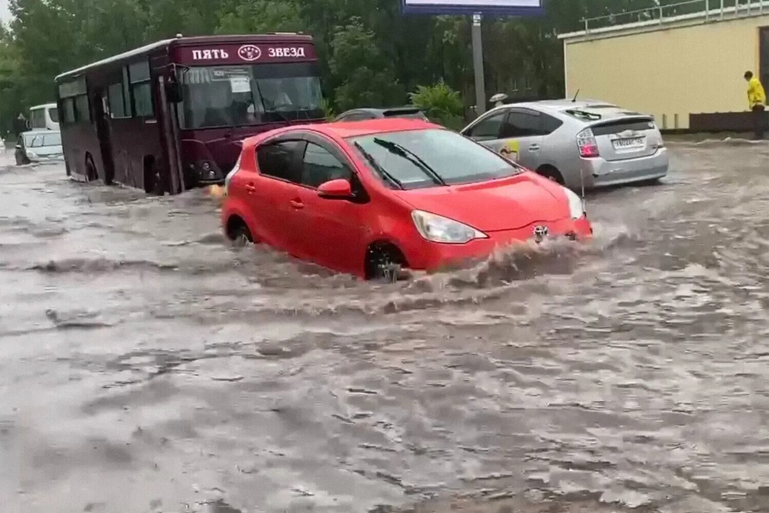 Хабаровск затопило. Хабаровск 10 июля. Хабаровск затопило. Купаться в карьере. Хабаровск 10 июля.