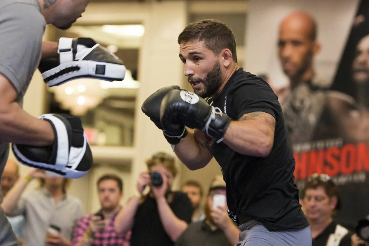 Физ подготовка бойцов ufc. Tapout водка. Харьков чемпионат по mma 2021. Жорж сен пьер на тренировке. Программ мма.