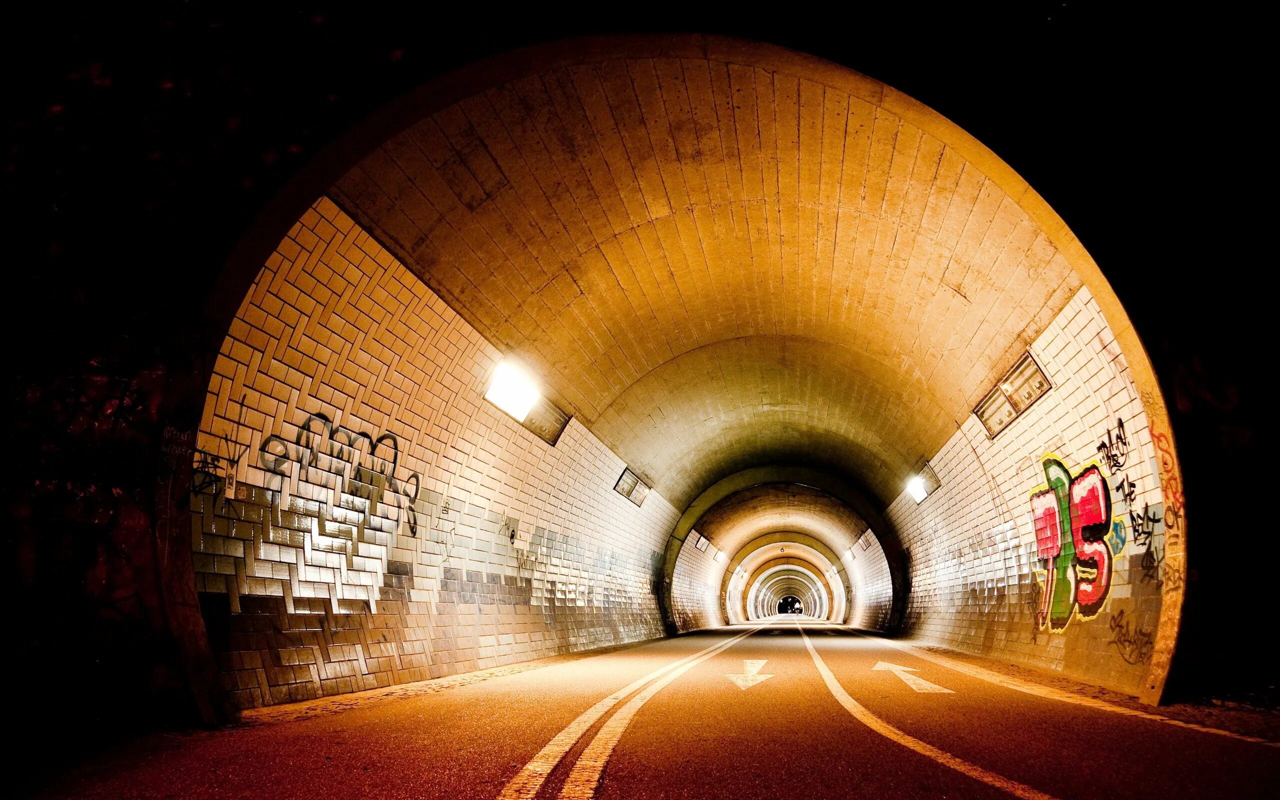 Подземная дорога то. Тоннель. Тоннель в городе. Круглый тоннель. Современные тоннели.