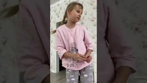Алиса собирает