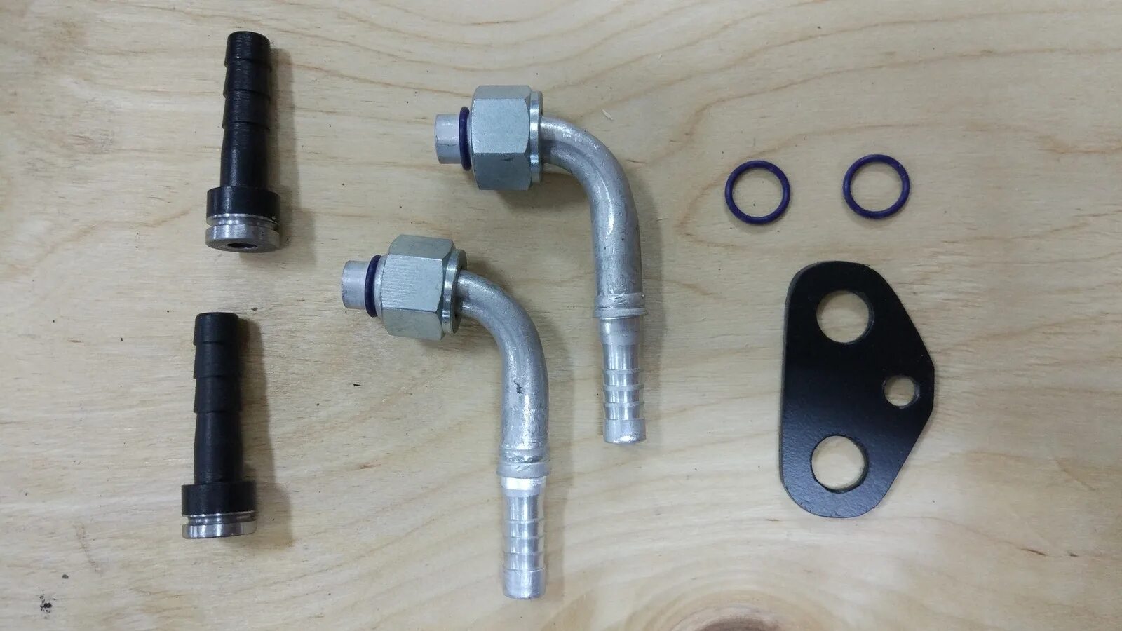 Штуцер радиатора охлаждения акпп паджеро 4. Штуцер радиатора акпп ниссан. Штуцер радиатора pajero 4. Штуцер радиатора акпп. Штуцер для радиатора паджеро 4.