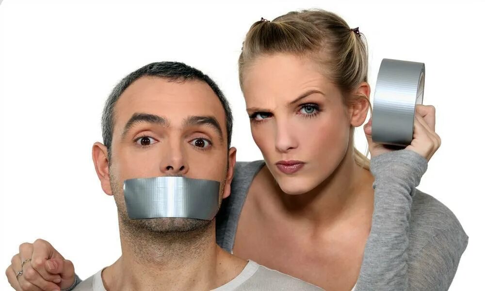 Скотч на рот. Рот закрытый рукой. Скотч на рот. Связанные женщины с заклеенными ртами. Молчание женщины.