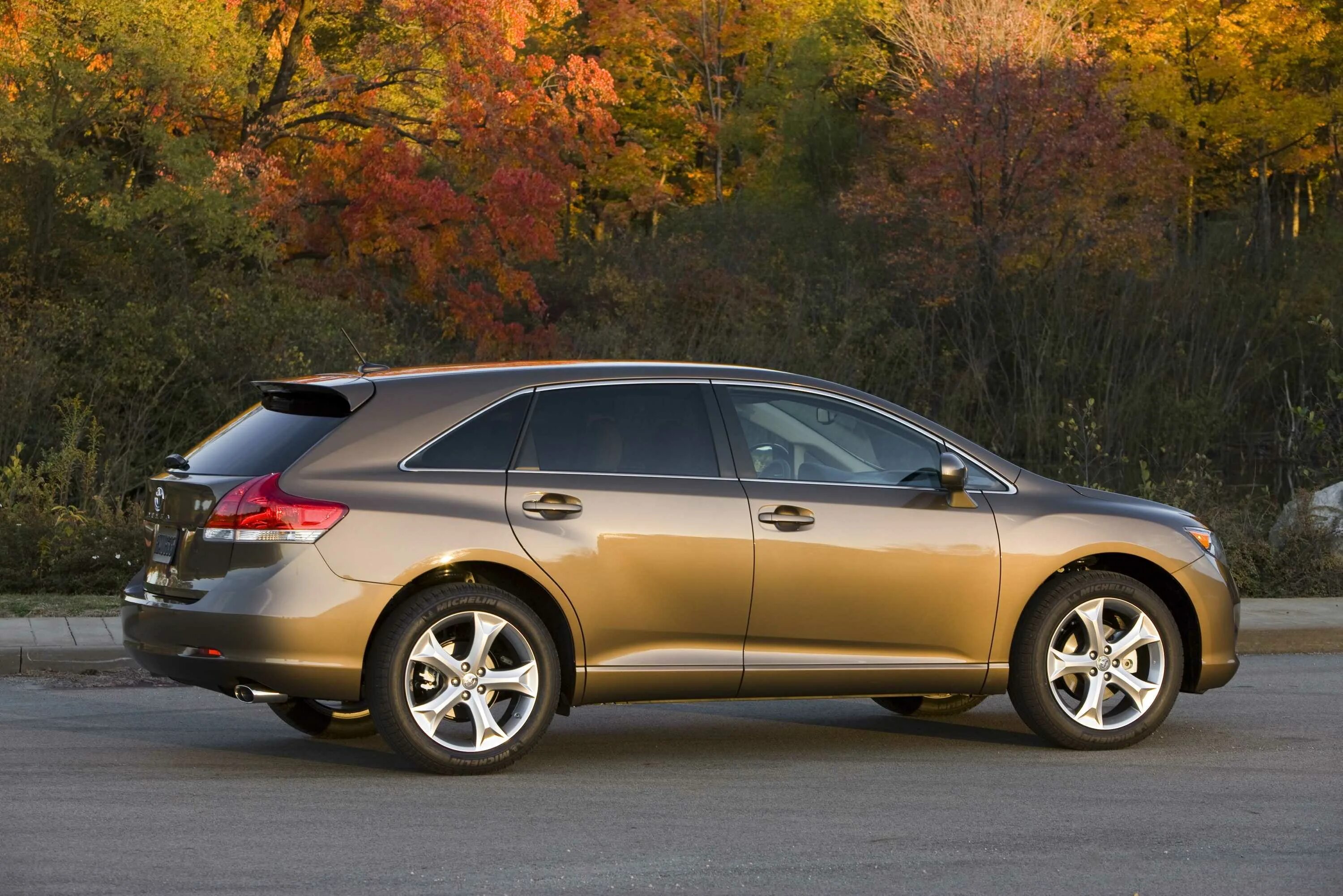 Toyota venza 2. Toyota venza 1. Toyota venza кроссовер. Toyota venza 2008-2012. Toyota venza 2010.