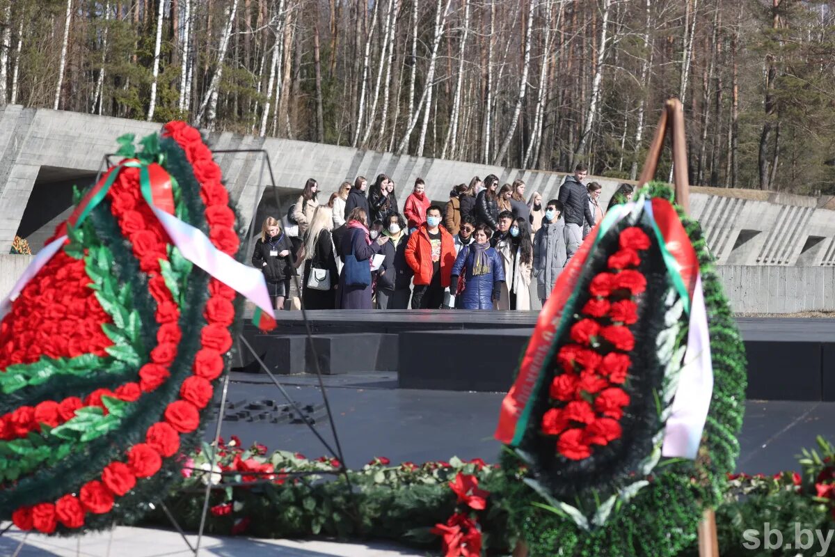 Трагедия Хатыни. Возложение цветов к Вечному огню. Хатынь митинг. Годовщина трагедии в Хотыне.