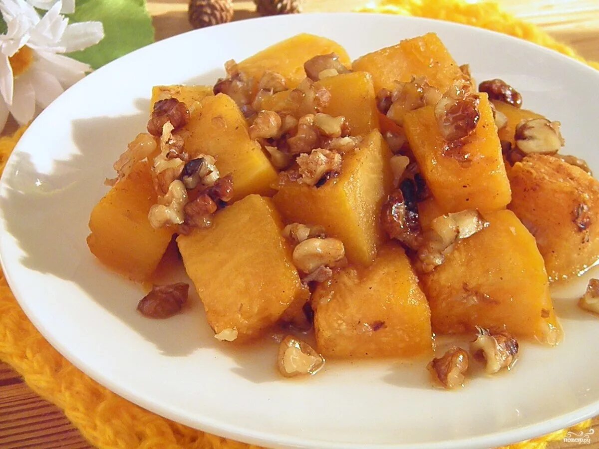 Тыква с орехами. Тыква запеченная с орехами и медом десерт. Суп с фундуком. Тыква запечённая в духовке. Тыква с грецкими орехами и медом.
