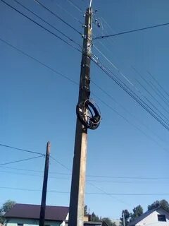Находится на столбе
