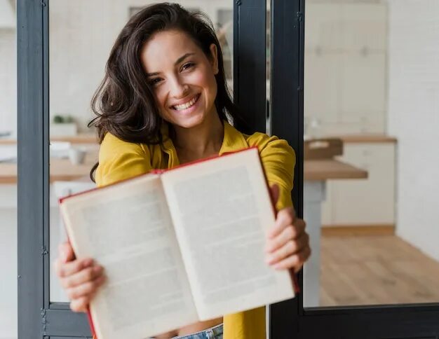 She reads magazines. Показывает книгу. Человек показывает книгу. Девушка показывает книгу. Покажи книжку.