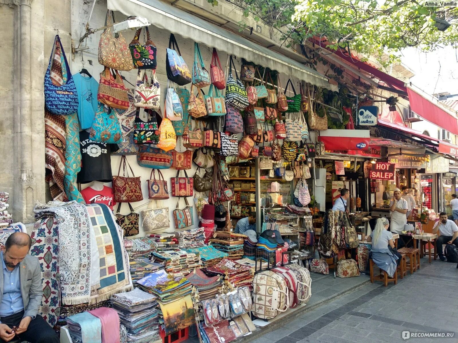 Стамбул где купить. Стамбул рынок Лалели. Гранд базар Стамбул. Стамбул Гранд базар сумки. Рынок Стамбула Лалели сумки.
