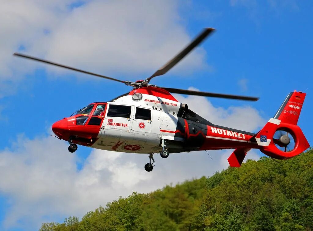 Спасение на вертолете. Airbus helicopters h145. Пожарный спасательный вертолёт. Ch-149 cormorant. Вертолет "пожарный".