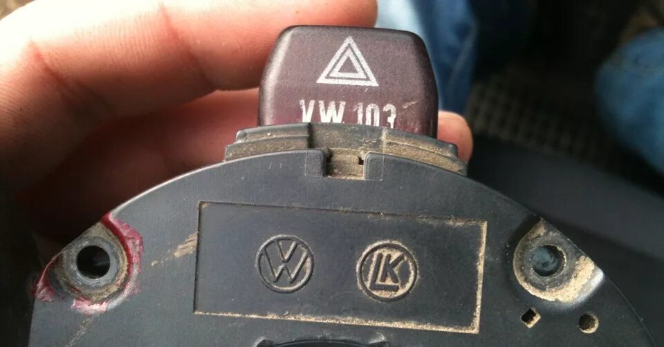 Как снять кнопку аварийной остановки 9379025000CA Кнопка аварийки Hyundai Accent 2 (-) 2005 , купить бу в Санкт-Петер