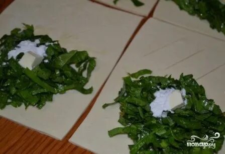 Слоеные пирожки из щавеля