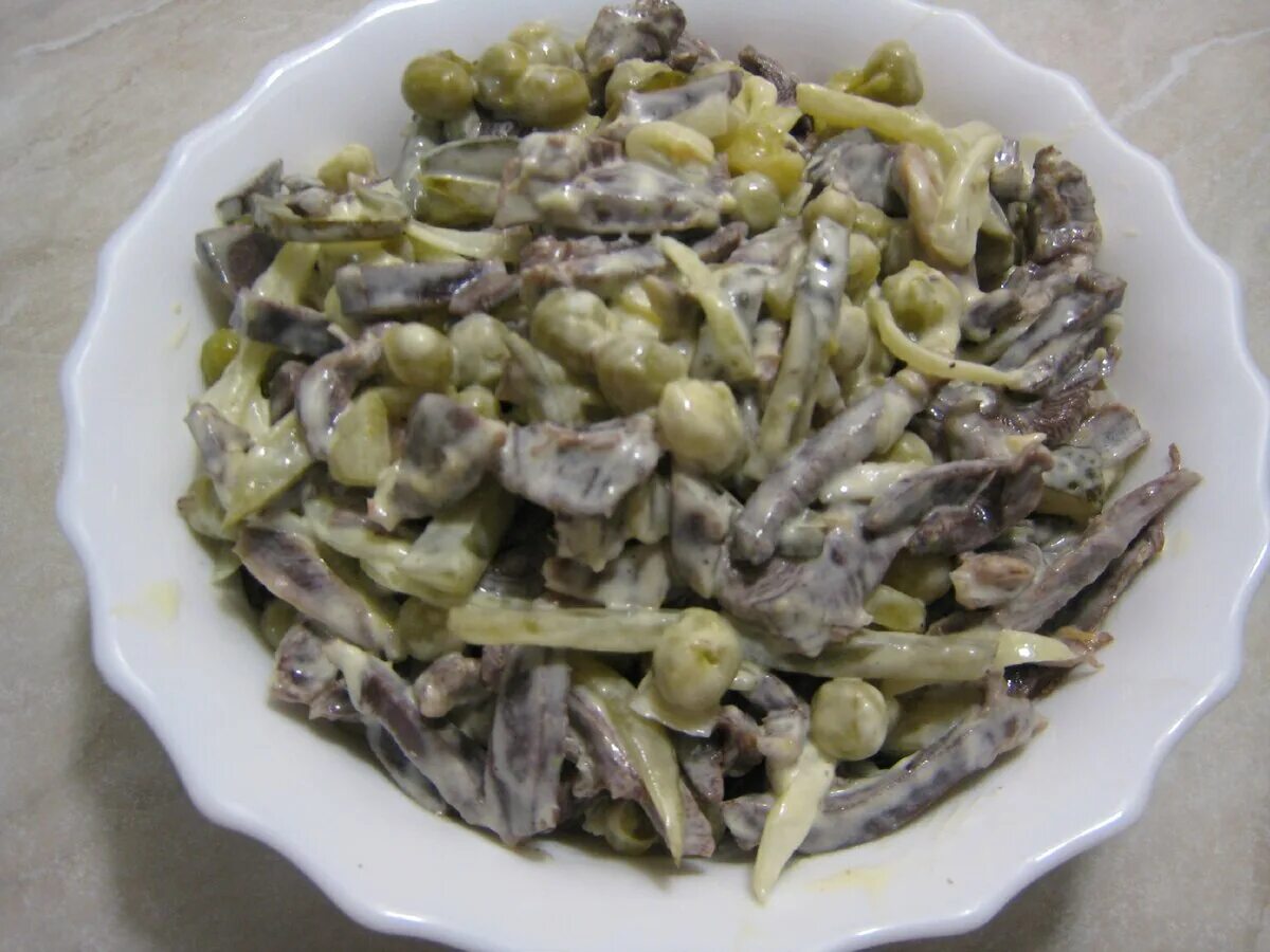 Салат из куриных желудочков. Салат из куриного желудка рецепт с фото. Салат с куриными желудками. Салат из куриного желудка рецепт с фото. Салат из куриных желудочков.