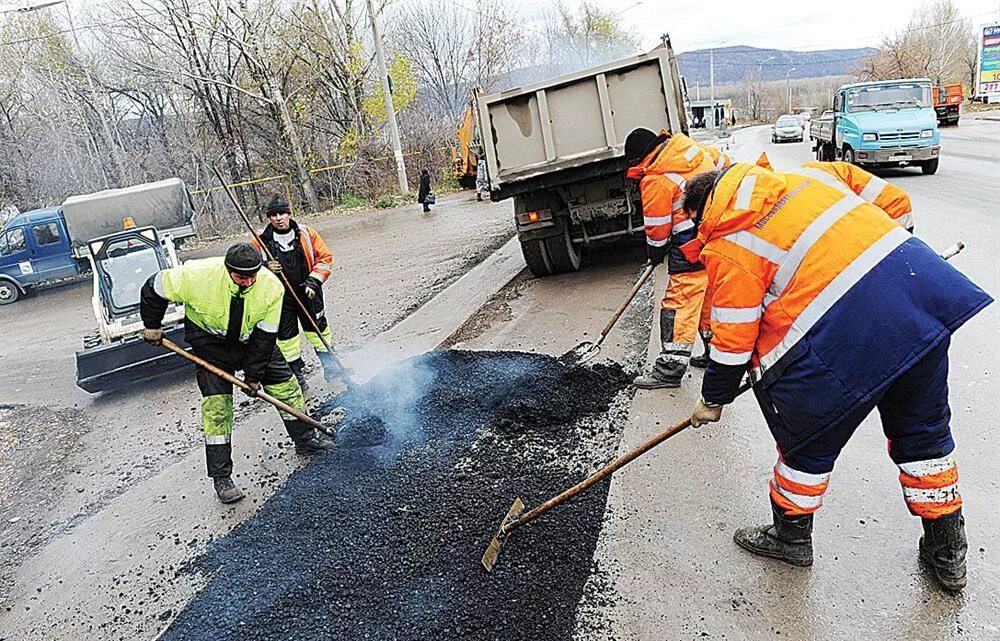 Аварийные работы на дороге. Дорожные работы в Самаре. Дорожный фонд. Дорожный фонд улицы дороги.