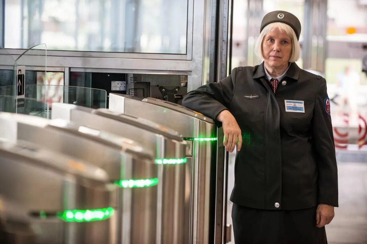 Сварка метрополитен. Технический специалист московского метрополитена. Московский метрополитен специалисты. Служба сцб московского метрополитена. Дезинфекция вагонов.