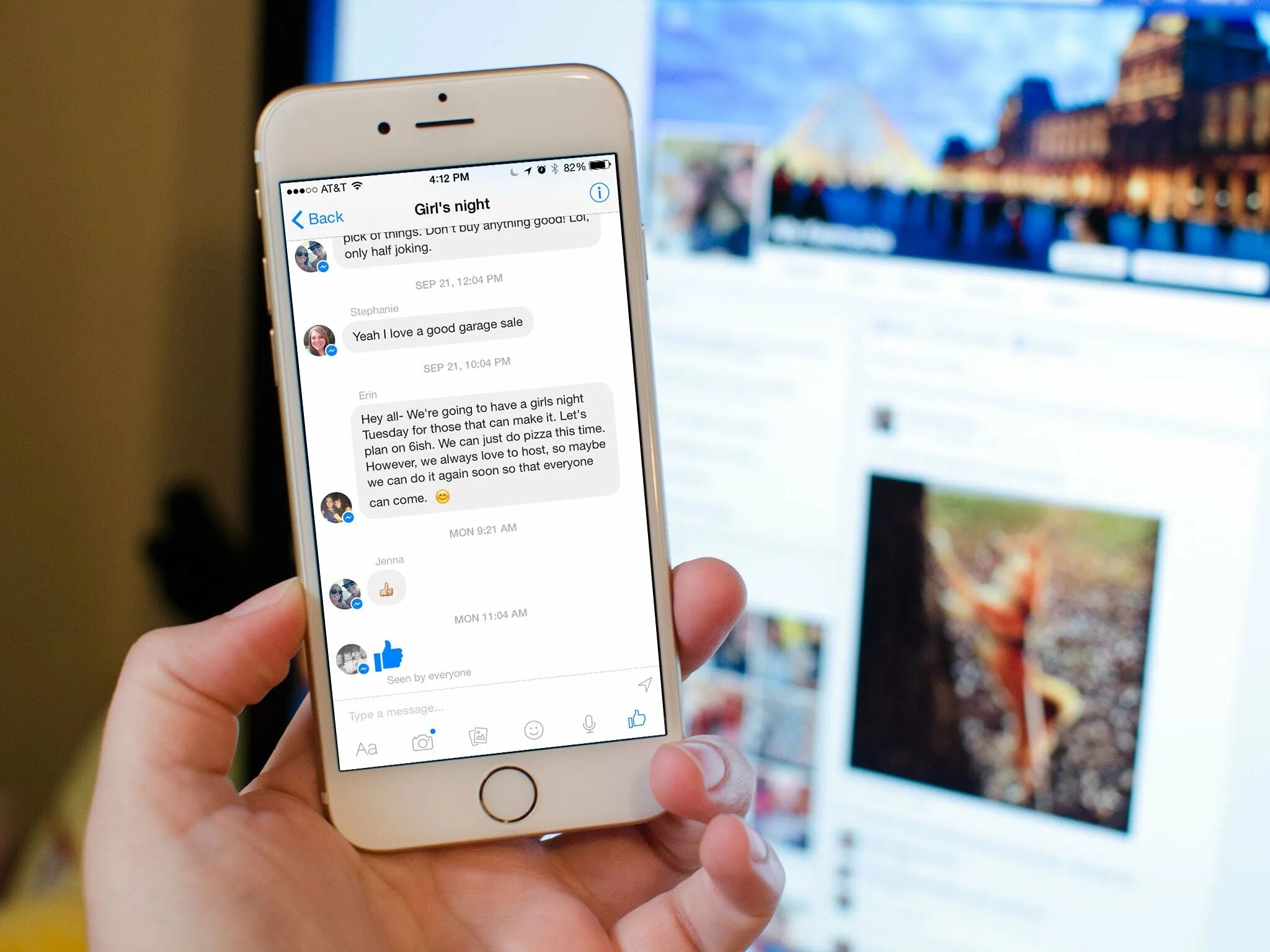 Messenger айфон. Мессенджеры iphone. Мессенджер в айфон 6. Мессенджер Facebook на айфон. Как выглядит мессенджер