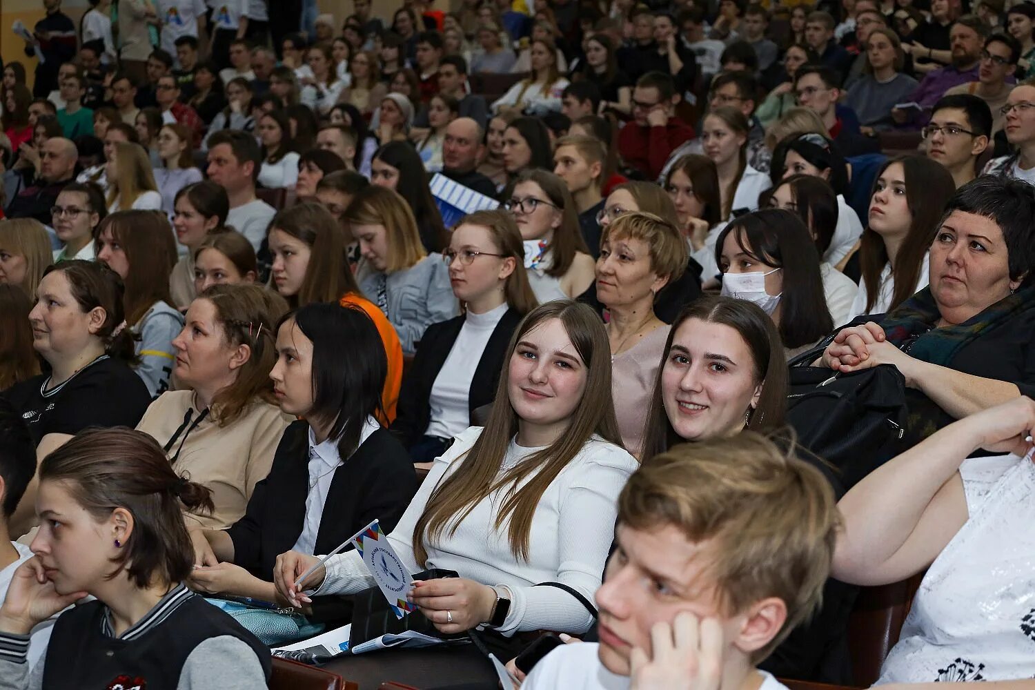 Абитуриенты барнаул. Абитуриенты в вуз. День первокурсника. Студенты. Стипендия в вузах.