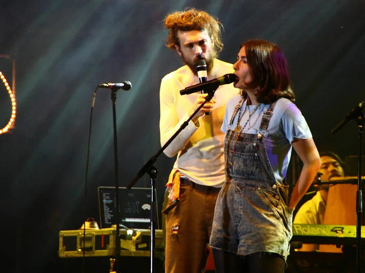 Ebert truth. Джейд кастринос. edward sharpe jade castrinos. alex ebert truth. песня home edward sharpe and the magnetic.