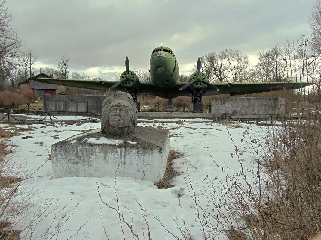 поселок храброво калининградская область. аэродром храброво калининград военный. поселок храброво военный городок. горящий самолет мчс гов. калининградская областьпосхраброва.