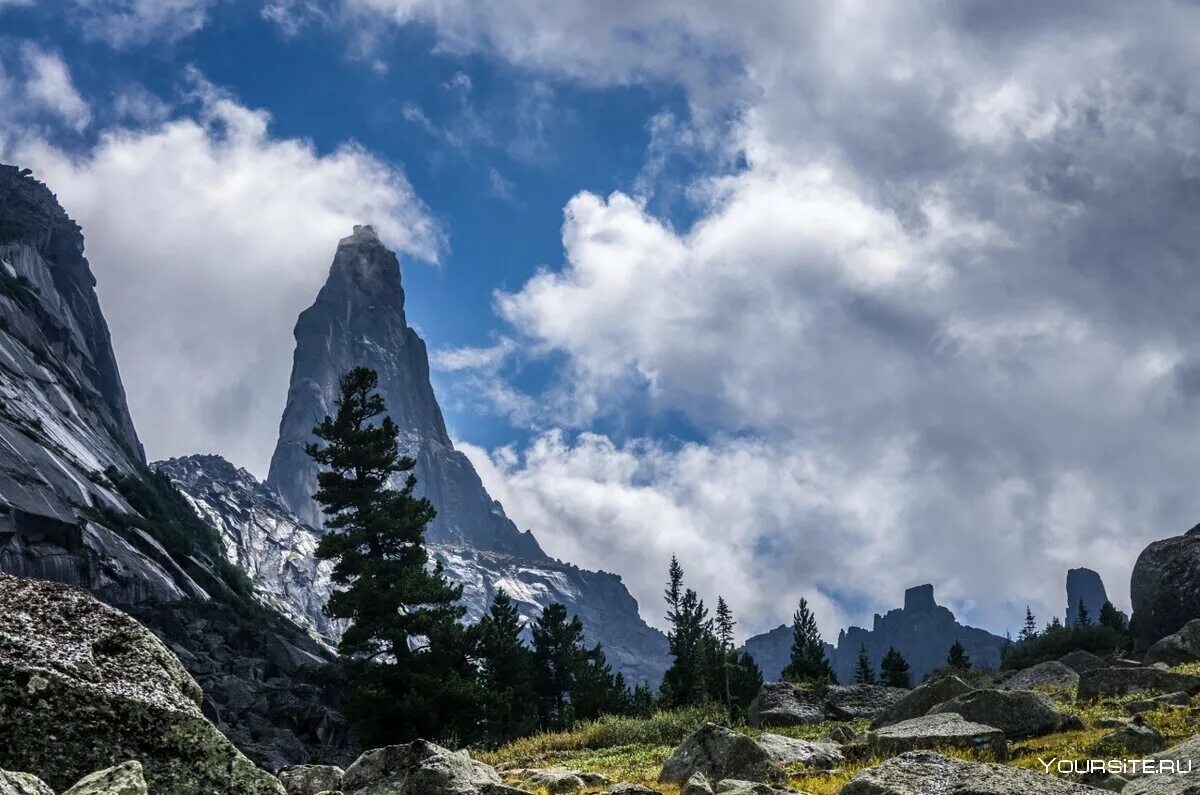 Горный пейзаж эльбрус. Пик боливара венесуэла. Аршан гора пик любви 4а. Пик ушба. Пик скалистый.