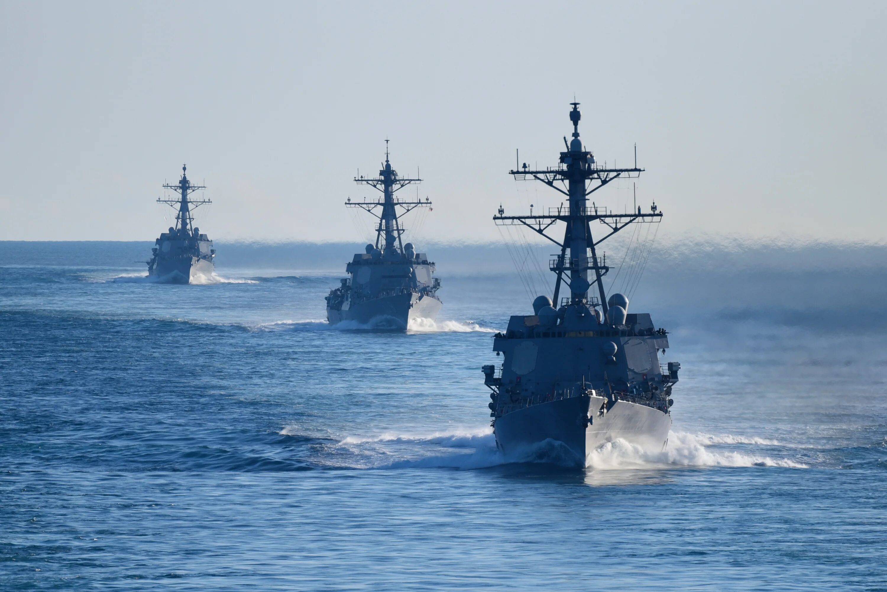 Usa ships. Военный корабль. Американские военные корабли. Военный корабль в море. Боевой корабль в море.