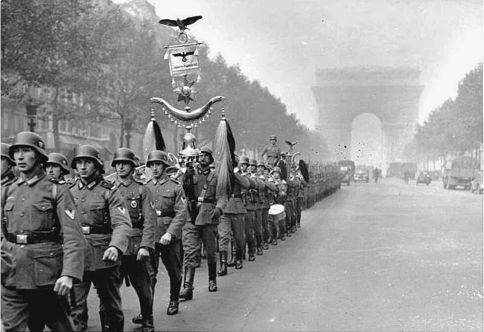 Парад на Елисейских полях 1940. Немецкие войска в Париже 1940. Германская армия в Париже 1940.