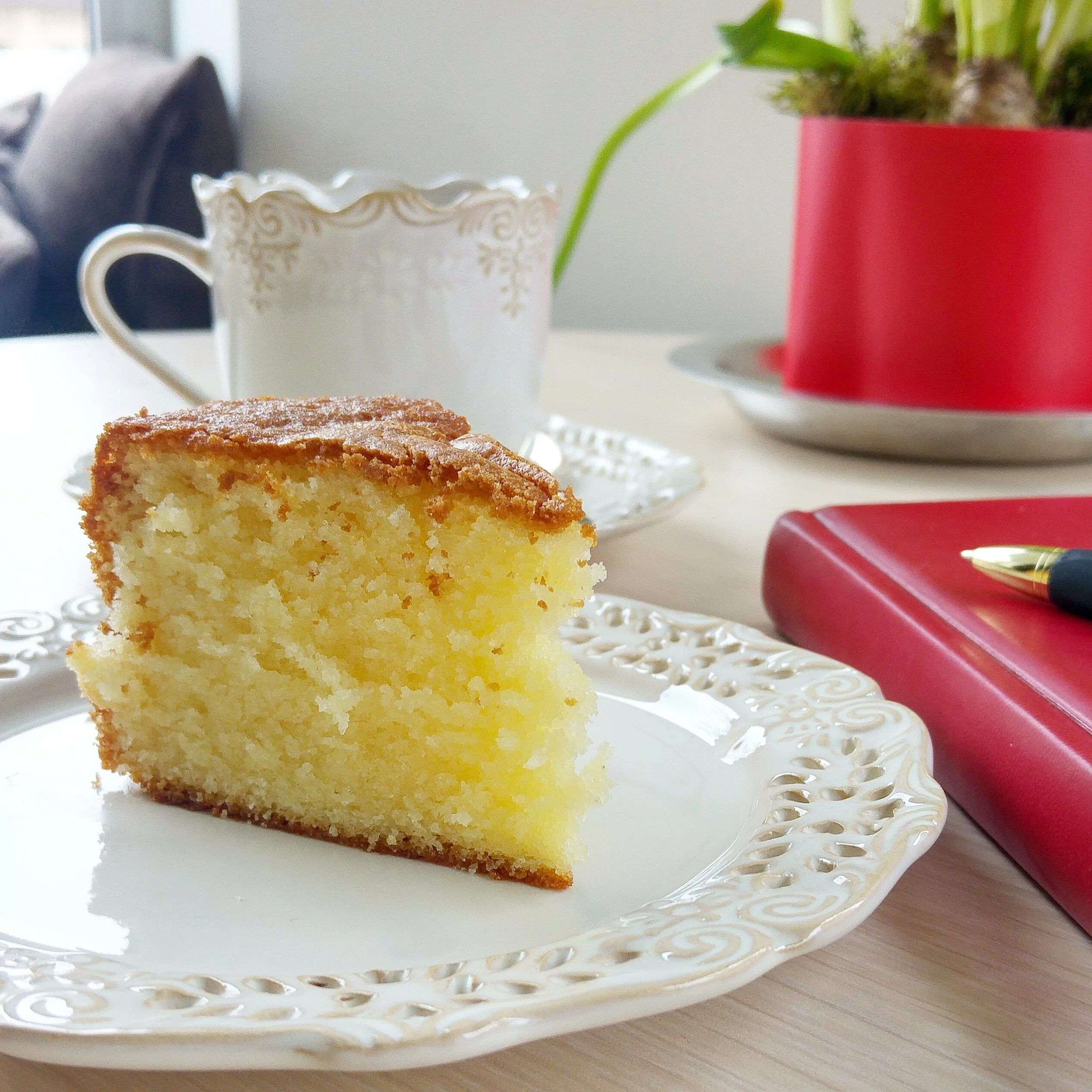 Пышный бисквит на сметане для торта. Бисквитный сметанник. Наполеон, прага, медовик. Тортик бисквитный со сметанным кремом. Бисквитный торт сметанковый.