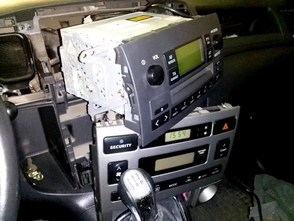 Как снять магнитолу авенсис версо замена ШГУ toyota rav4 Toyota RAV4 (II), 2 л, 2004 года автозвук DRIVE2