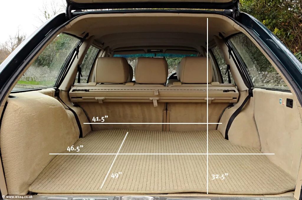 Габариты багажника универсалов. Мерседес w123 универсал багажник. W210 универсал багажник. Mercedes s124 багажник. W124 универсал салон.