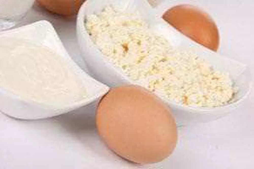 Молоко и яйца. Молочная продукция, сыры, яйца. Завтрак каша и яйцо. Ем творог и яйцо. Блюда из яиц и творога.