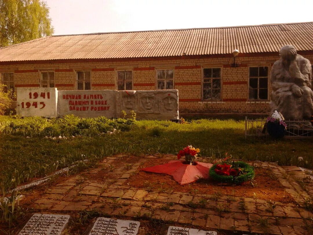 Село Воеводское Мордовия. Село Воеводское Кочкуровский район. Памятники воинам Кочкуровского района Мордовия. Станция Воеводское Мордовия. Целинный алтайский край погода воеводское