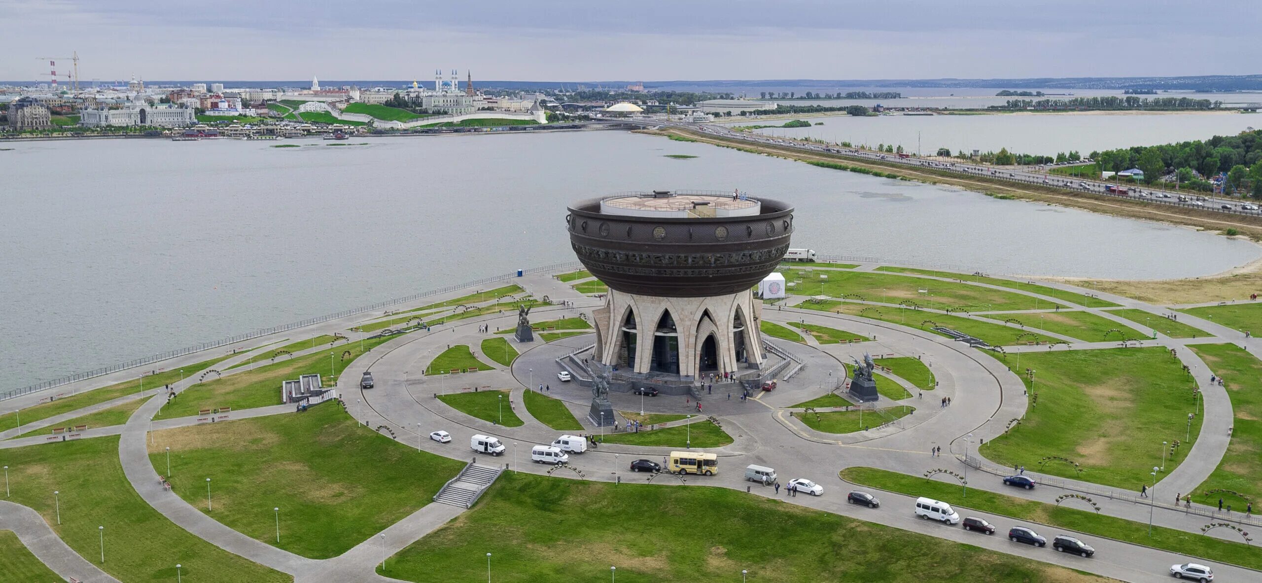 Центр семьи казан в казани ночь. Дворец семьи казань. Дворец бракосочетания казань смотровая площадка. Казан загс казань чаша. Дворец бракосочетания казань смотровая площадка.