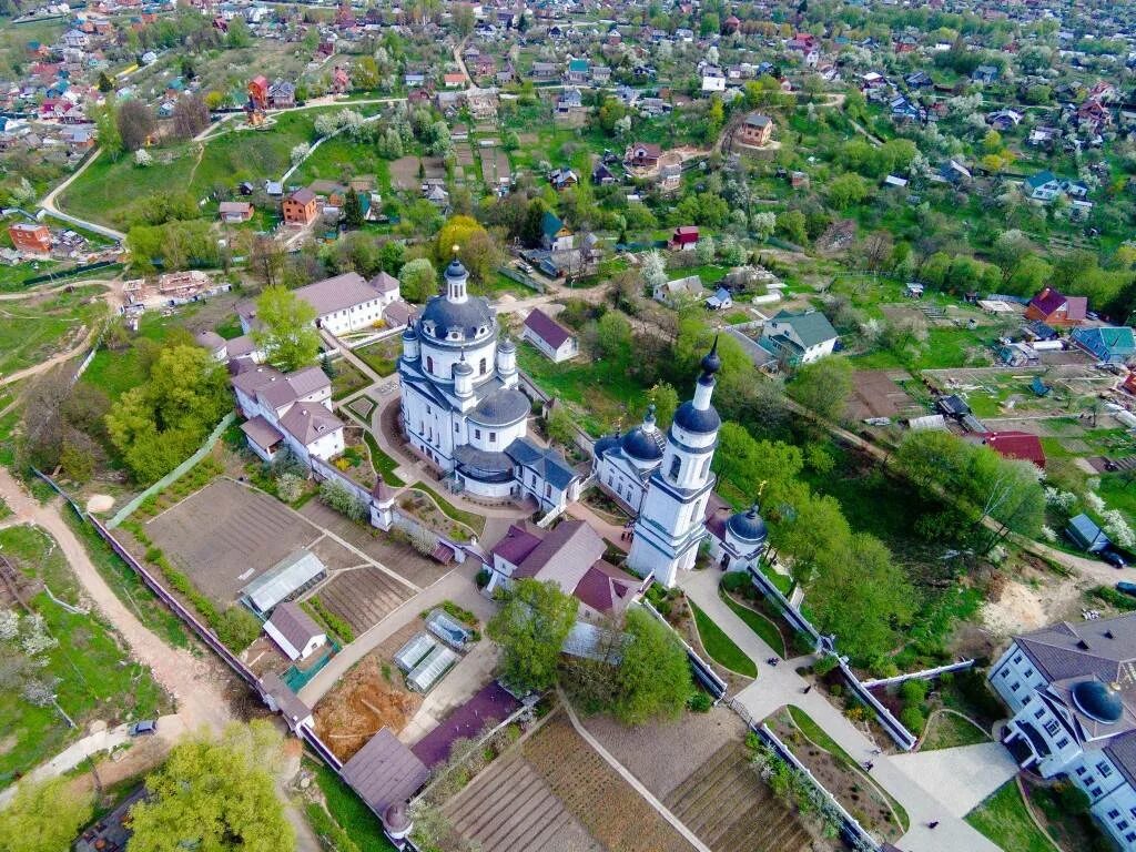 Д недельное. Город Малоярославец Калужской области. Вид города Малоярославец Калужской области. Малый Ярославец Калужская область. Николаевский Черноостровский монастырь.