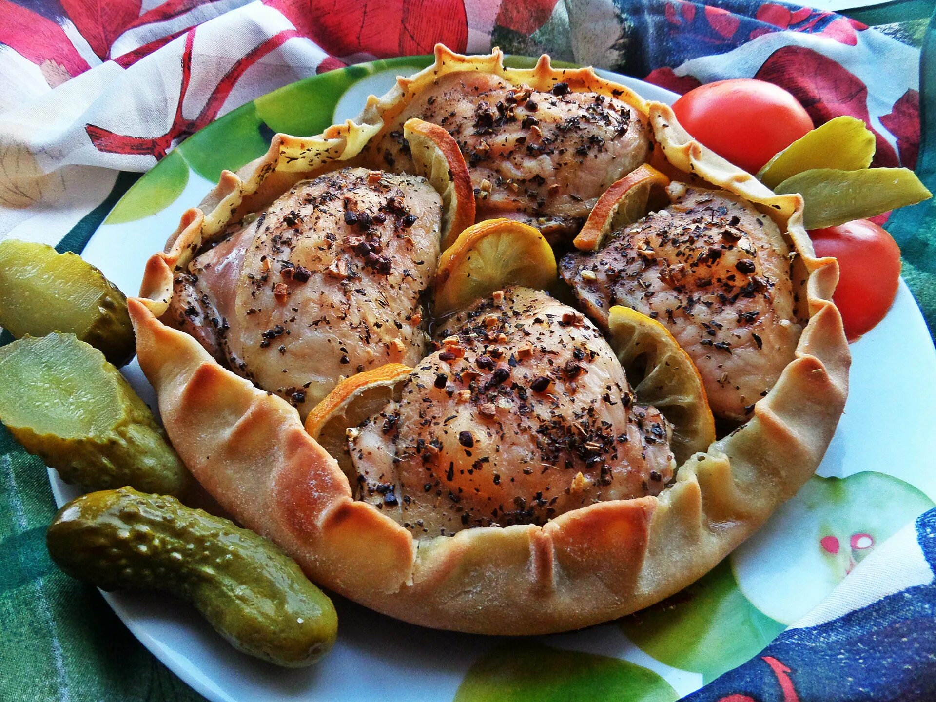 Вкусные блюда из теста. Блюда из теста. курица в съедобной тарелке. блюда в тесте. блюда в съедобных тарелках.