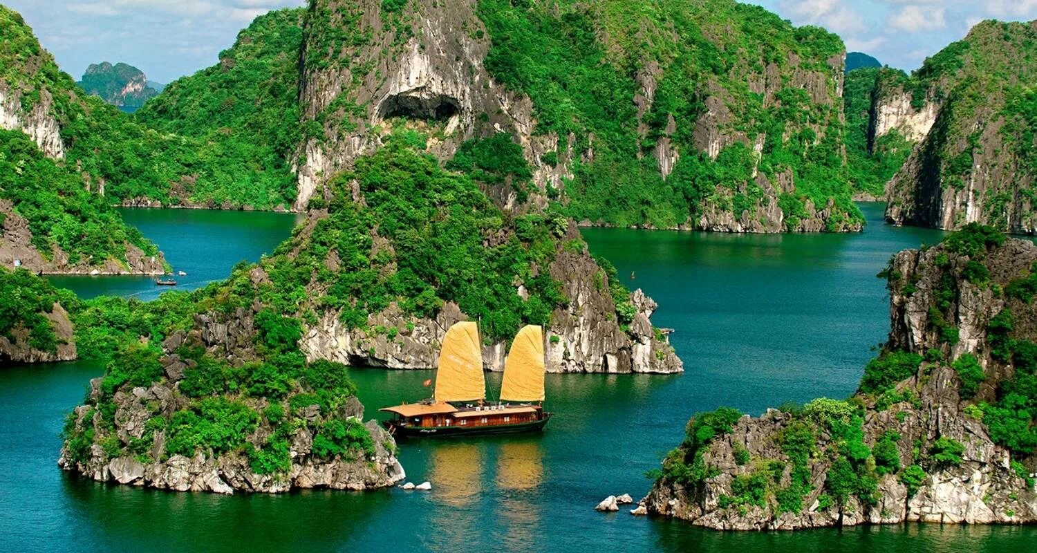 Ханой море. Халонг Вьетнам. Залив Халонг Вьетнам. Вьетнамская бухта Халонг. Вьетнам бухта Халонг панорама.