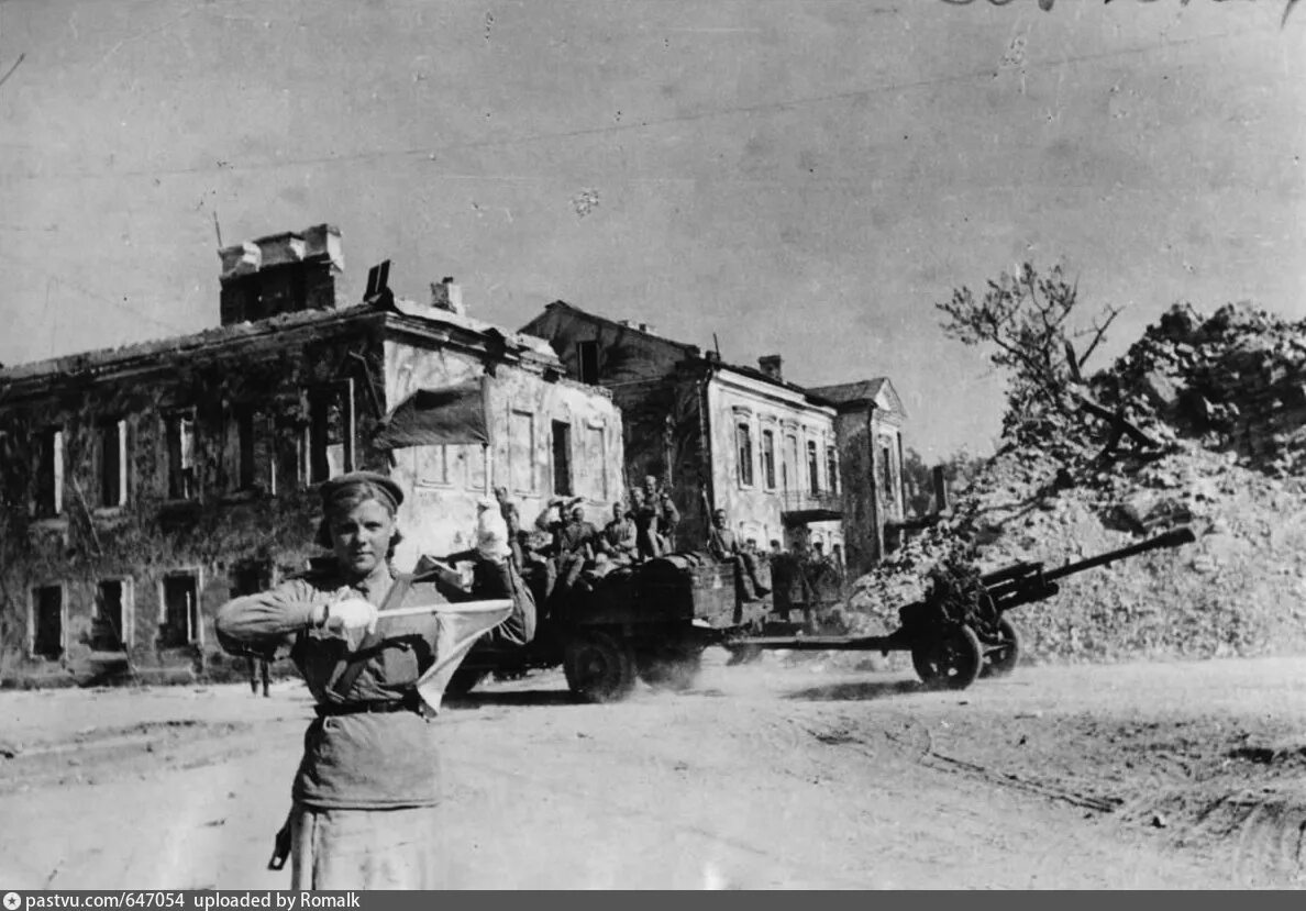 Минск 1944 год. Освобождение Витебска 1944. Полоцкая наступательная операция 1944. В 1944 году советские войска освободили Полоцк.. Полоцк оккупация 1941.