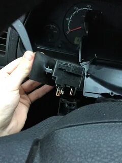Приора не переключает на горячий