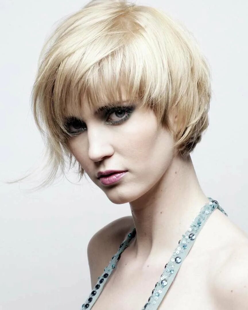 сессон гарсон гаврош. филированный боб с челкой. стрижка полубоб каре. градуированная стрижка волос боб. стрижка сессон.