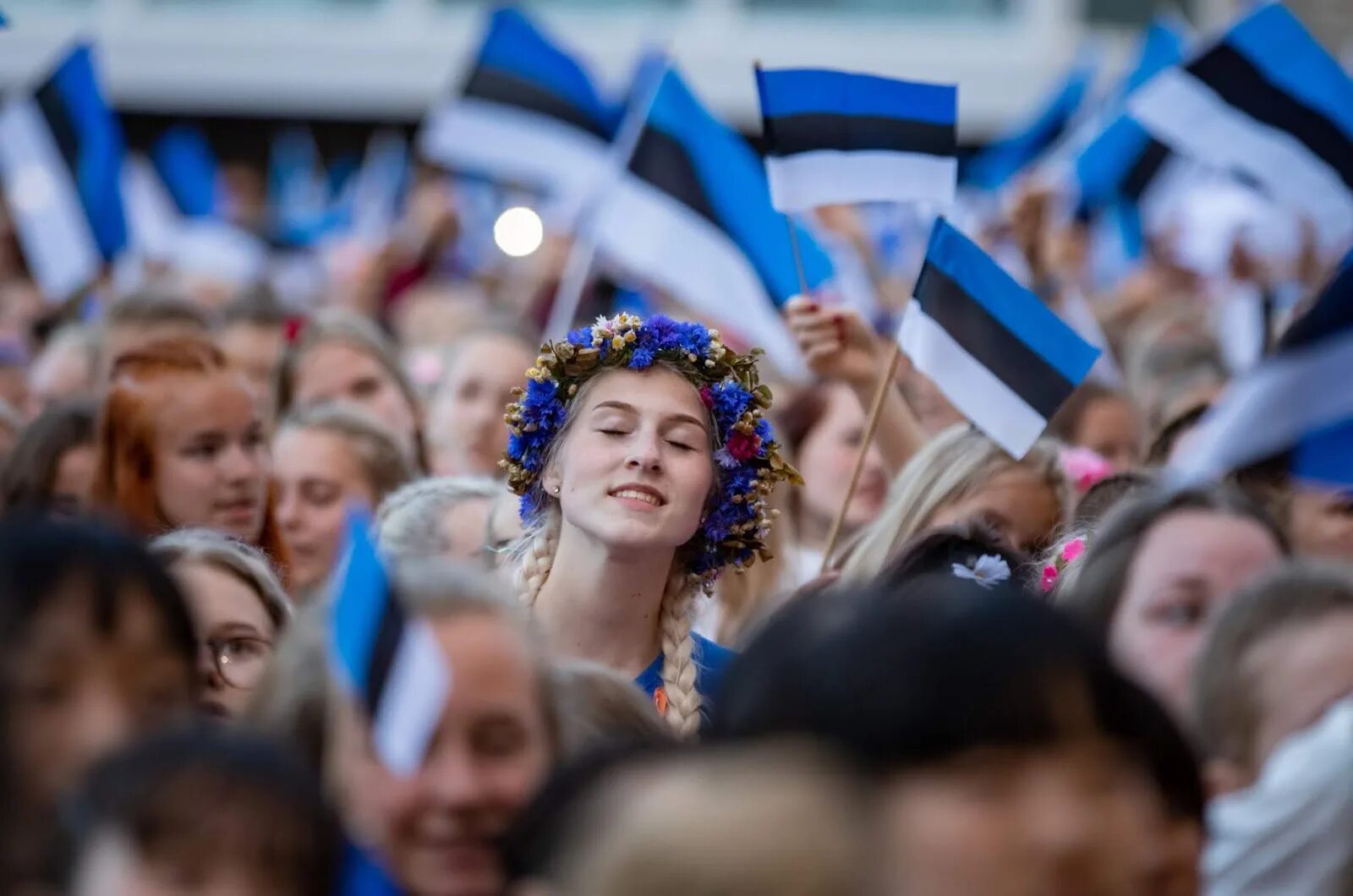 День европы есть. День Европы 9 мая. Как отмечают день Европы. Концерт в Эстонии. Октябрьские праздники в Европе.