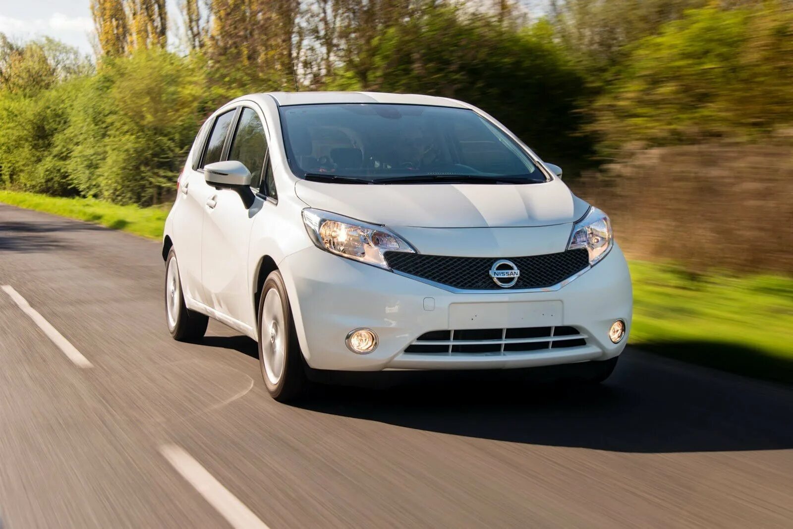 Марки автомобиля nissan. Nissan Note. Nissan Note 2013. Ниссан ноут 2000. Nissan Note 2012.