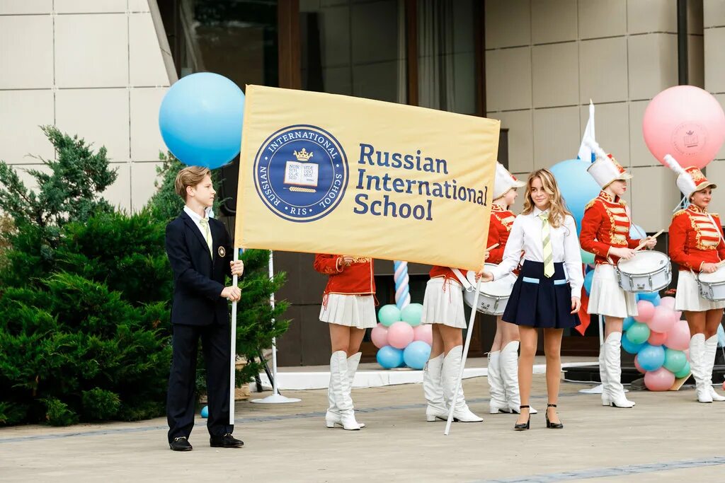 Школа в Барвихе Russian International School. Международная частная школа Russian International School Москва. Российская Интернациональная школа в Барвихе. Британская частная школа Russian International School в Барвихе.