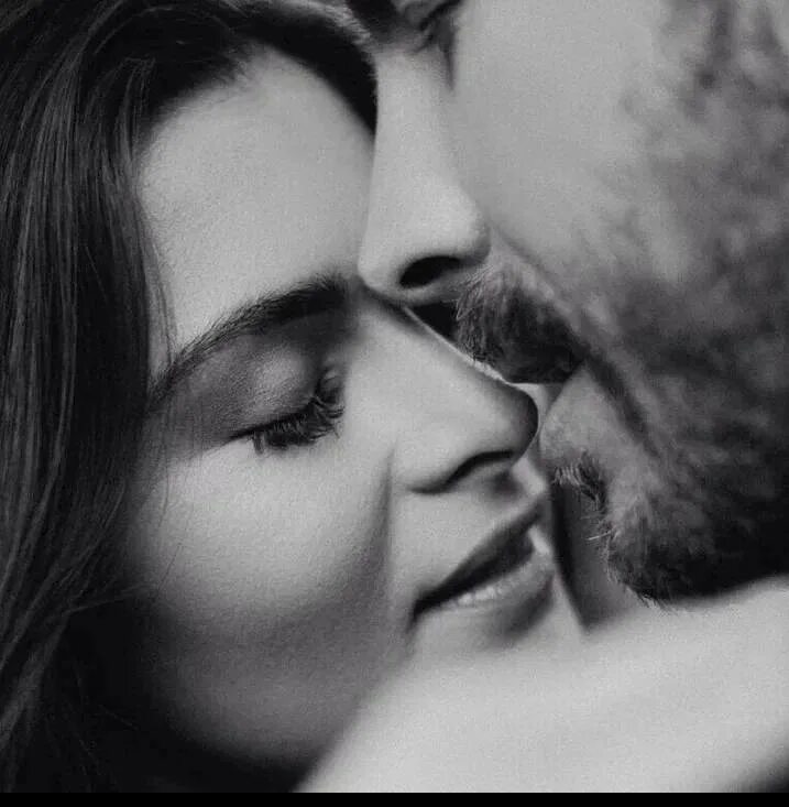 Интимные стихи. Твой поцелуй стихи. Стихи о страсти. Твои нежные уста. Твои нежные губы стихи.