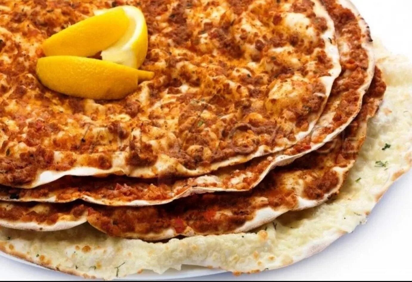 Ламаджо что это за блюдо. Ламаджо армянский. Аджарский ламаджо. Армянская кухня ламаджо. Армянское блюдо ламаджо.