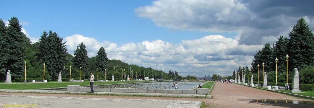 Аллея учёных мгу памятники учёным. Мгу бюст ломоносова. Аллея учёных мгу. Мгу аллея памятников. Бюст н.