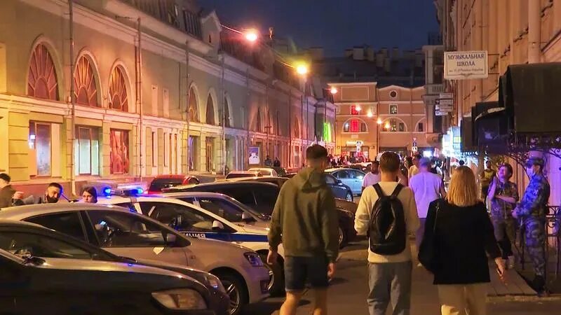 Думская питер метро. Думская улица питер. Думская открыта. Думская улица питер ночью. Думская улица.