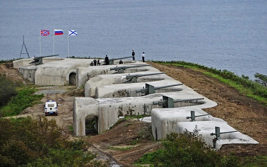 Остров батарейный. Владивостокская крепость остров русский. новосильцевская батарея владивосток. морская крепость владивосток. музей в городе владивостоке владивостокская крепость.