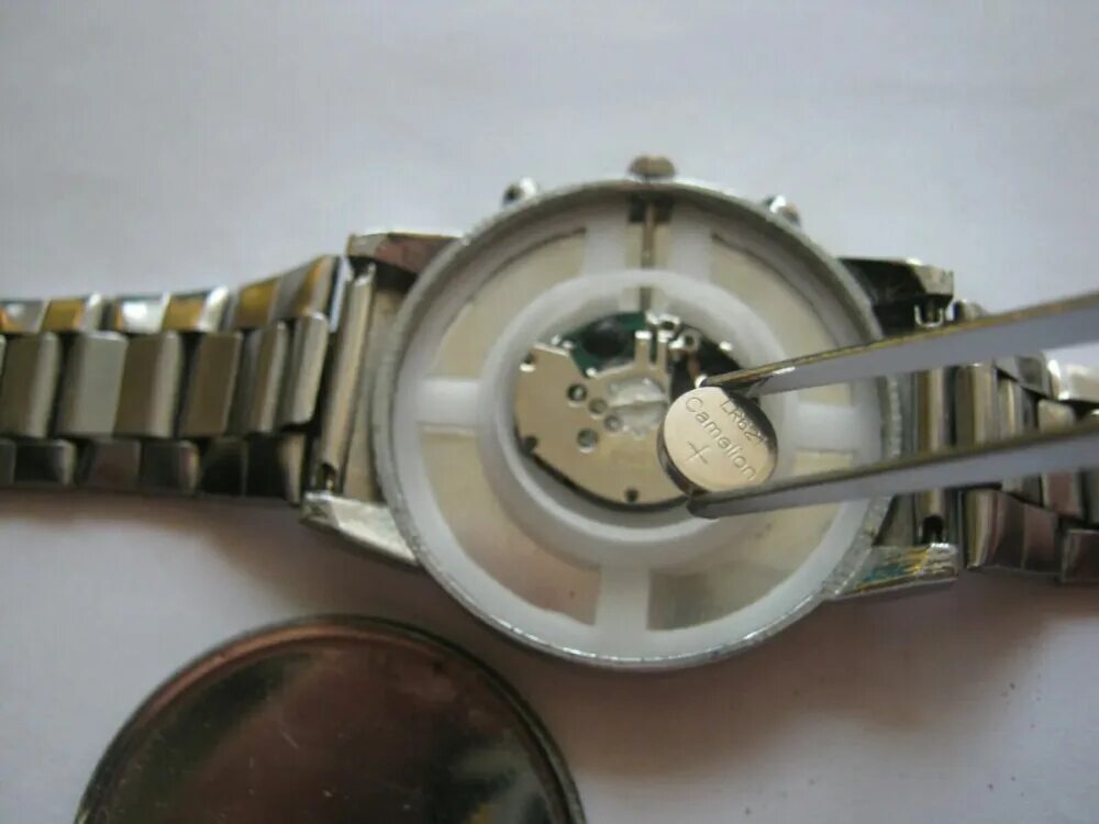 Часы Спутник Quartz 3atm 858350. Philip Persio Titanium Quartz WR 100. Rolex 25 Jewels Swiss made. OMAX Crystal 25 Jewels. Какие батарейки стоят в часах