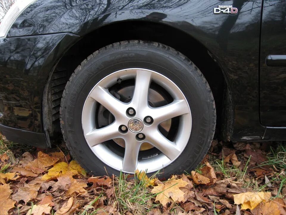 Покрышки для toyota corolla оригинал. Резина на тойота королла 120. Покрышка на тойоту 120. Резина на тойота королла 120. Поставить шины кумхо на тойоте королле.