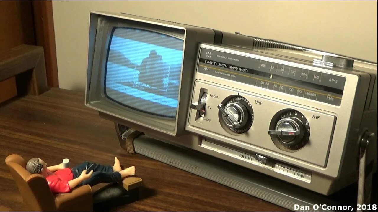 Радиоприемник самсунг. Радио Samsung. Samsung 1980 TV. Самсунг 1982. Радио телевизор самсунг