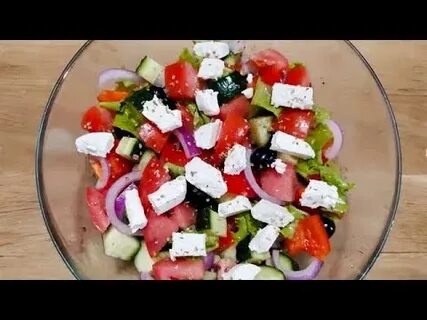 Салат с помидорами огурцами и фетаксой