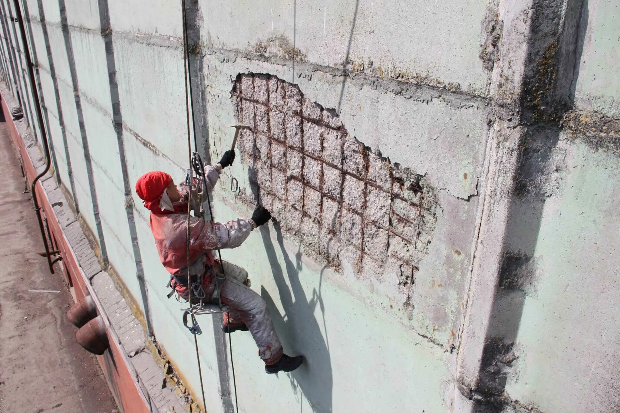 Инъецирование трещин в бетоне. Инъектирование трещин железобетон. Усиление железобетонных балок углеволокном. Усиление колонн стальными обоймами. Торкретирование гидротэкс.